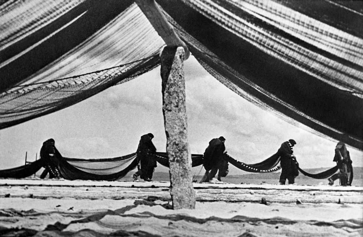 Imaxe da serie "Mariñeiros" de José Suárez tomada en 1936 en Galicia.