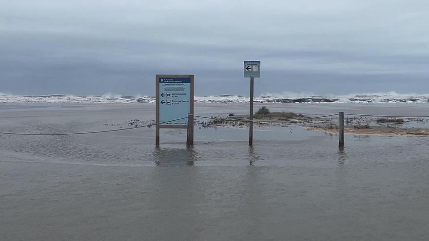 La barra del Trabucador es manté tallada almenys per un punt, impedint l'accés a les salines de la punta de la Banya