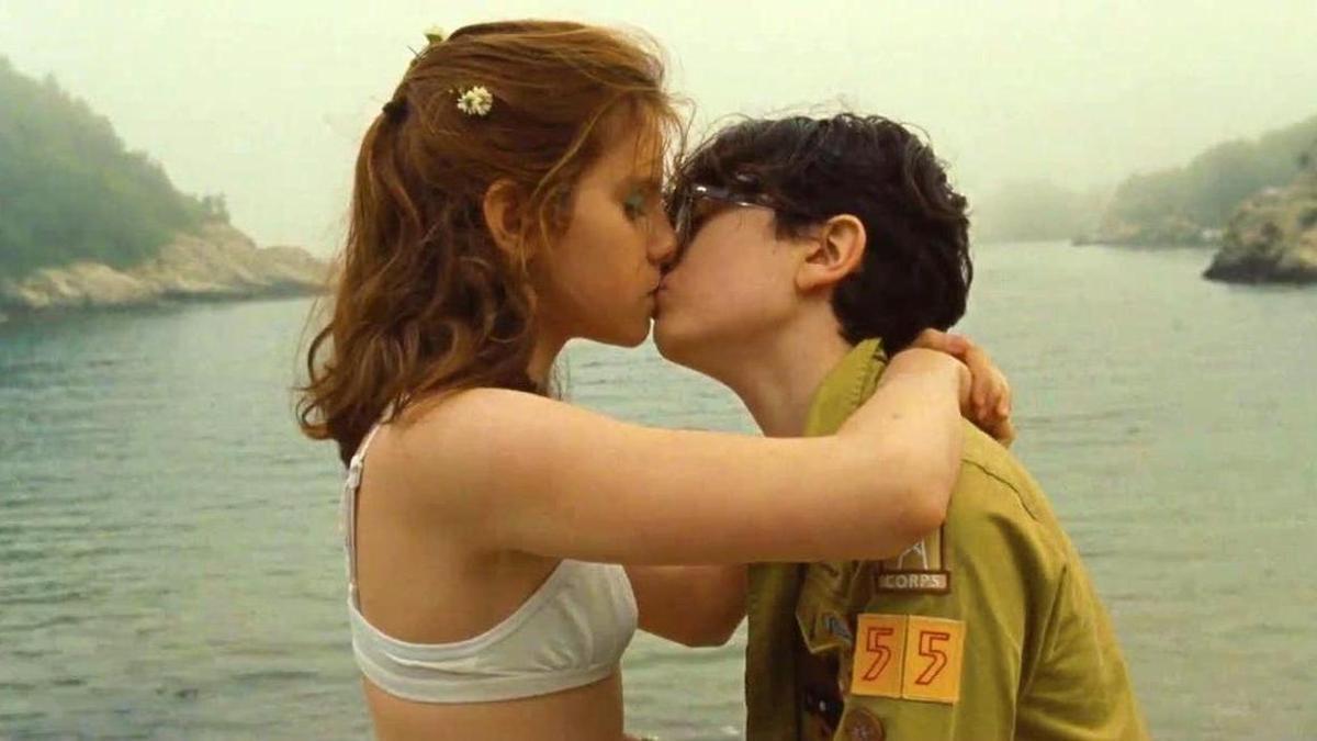 El recordado beso de los protagonistas de "Moonrise Kingdom"