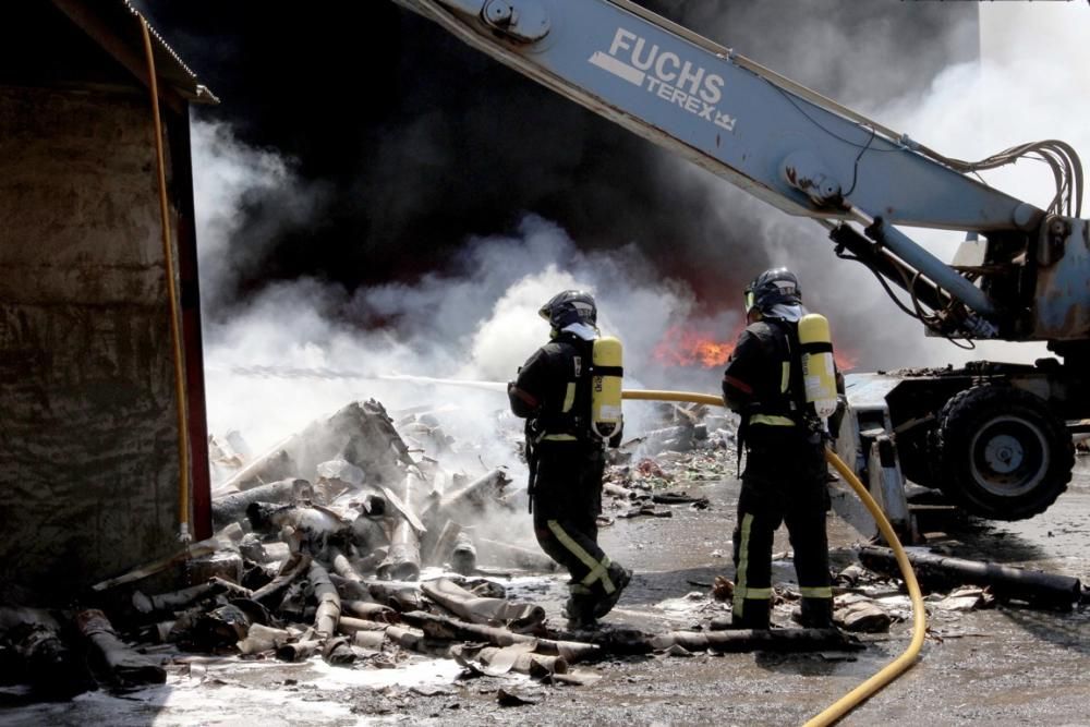 Incendio en una chatarrería de La Unión