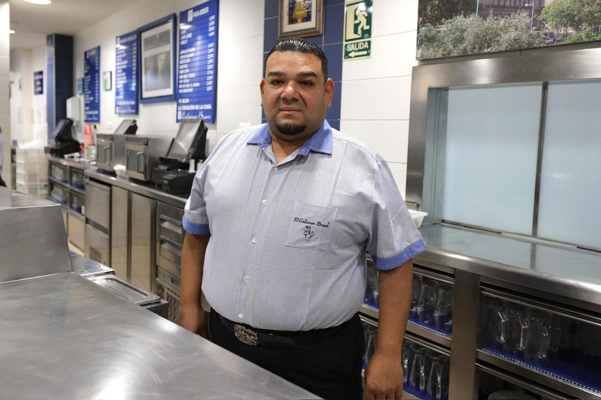 Manuel Campoverde, camarero y antiguo compañero de Eugenia en el Calamar Bravo