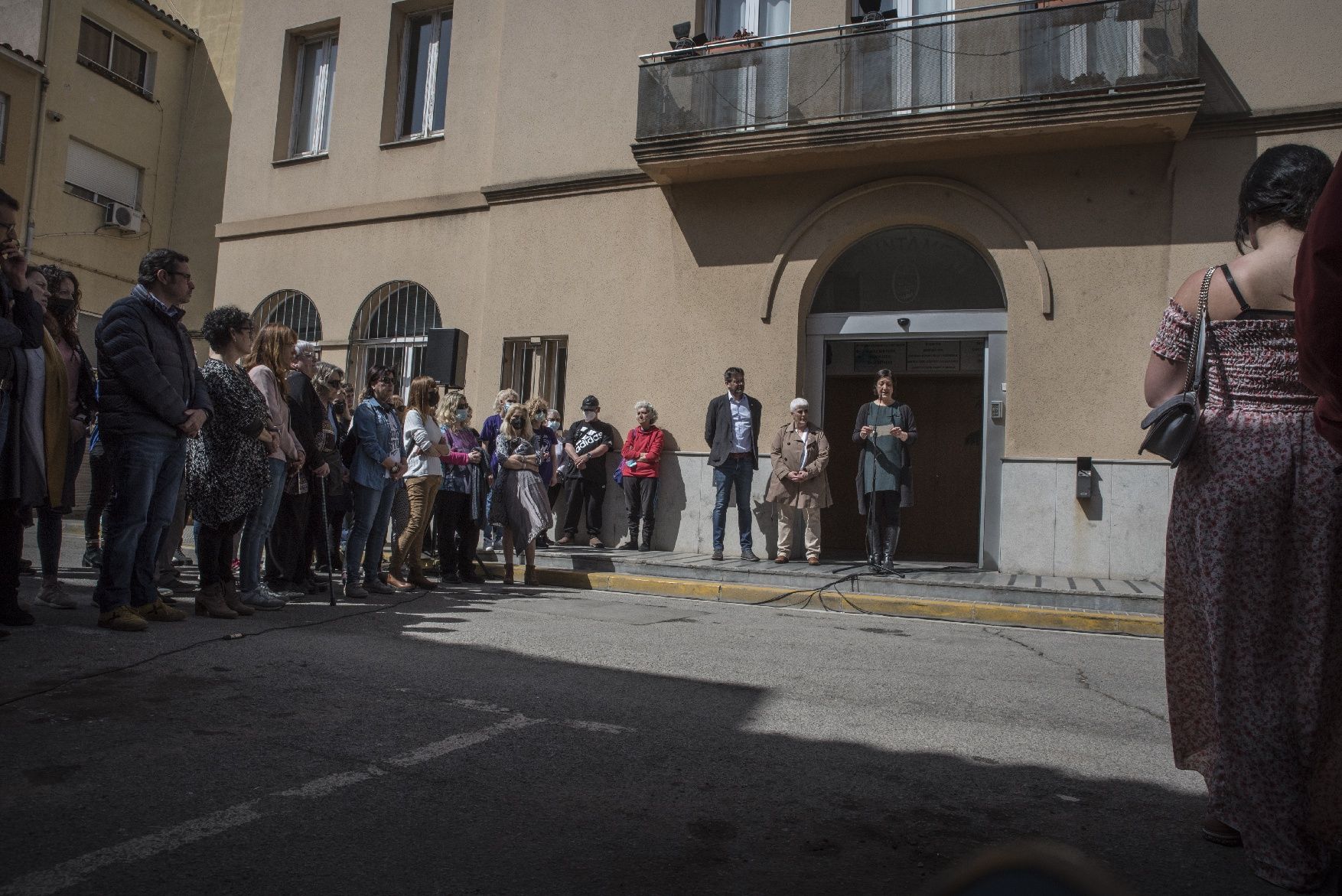 Més de 200 persones es concentren a Vilanova del Camí per rebutjar l'últim crim masclista