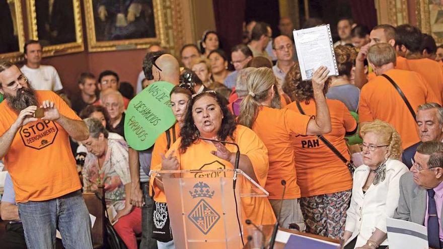 La Plataforma, en una de sus protestas en el pleno.