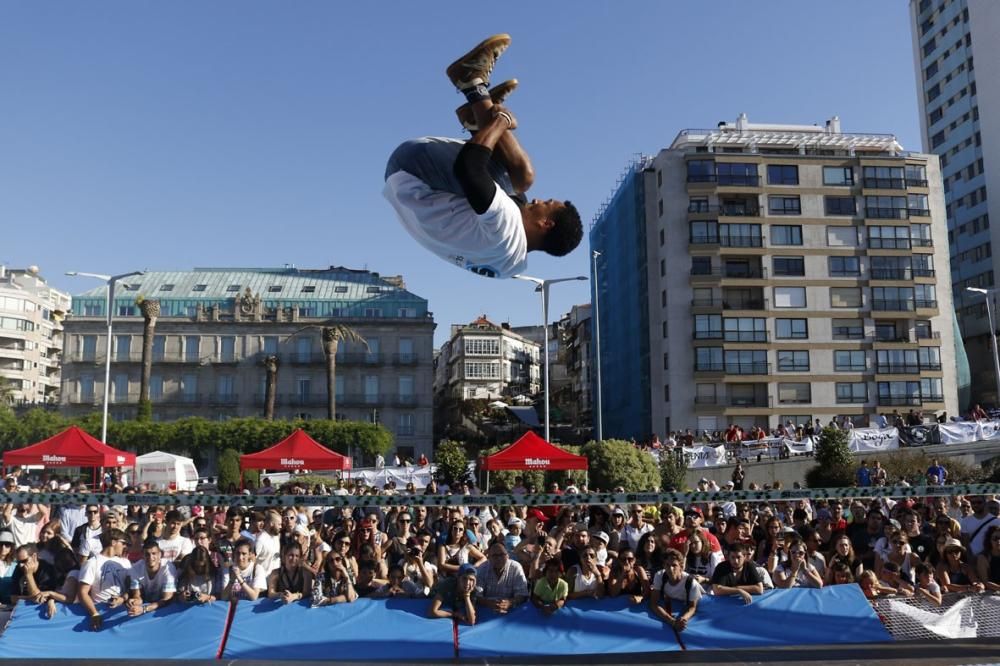 Piruetas espectaculares en el Vigo Street Stunts