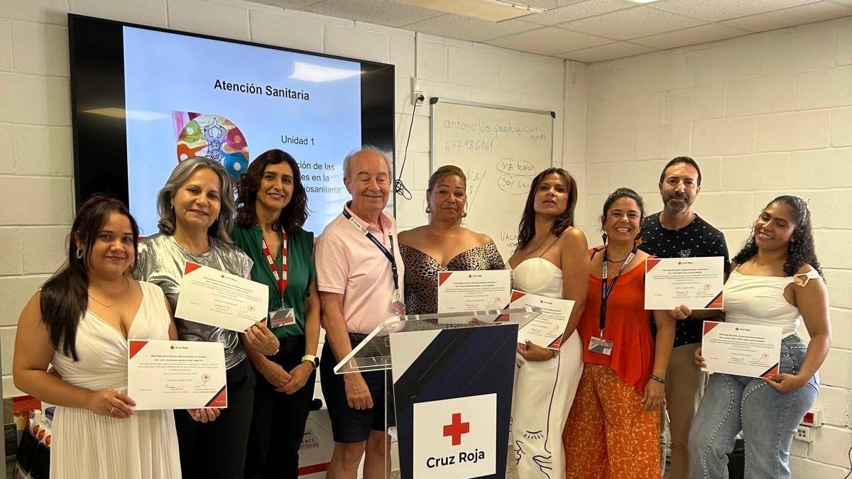 Recogida del certificado de la formación de Atención Sociosanitaria en Cruz Roja.