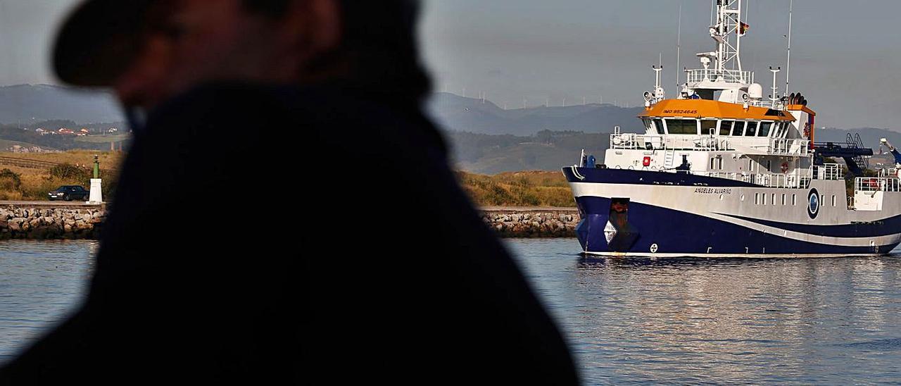 El buque oceanográfico “Ángeles Alvariño”, durante una pasada visita a Avilés.