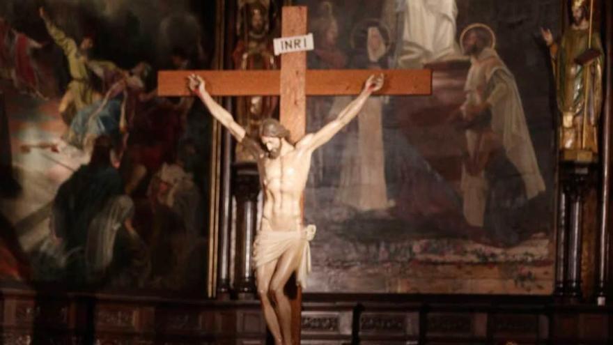 Un momento del recital poético en la iglesia de Sabugo.