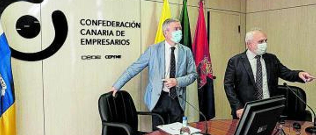 Agustín Manrique de Lara y José Cristóbal García, en la sede de la CCE. | | EFE