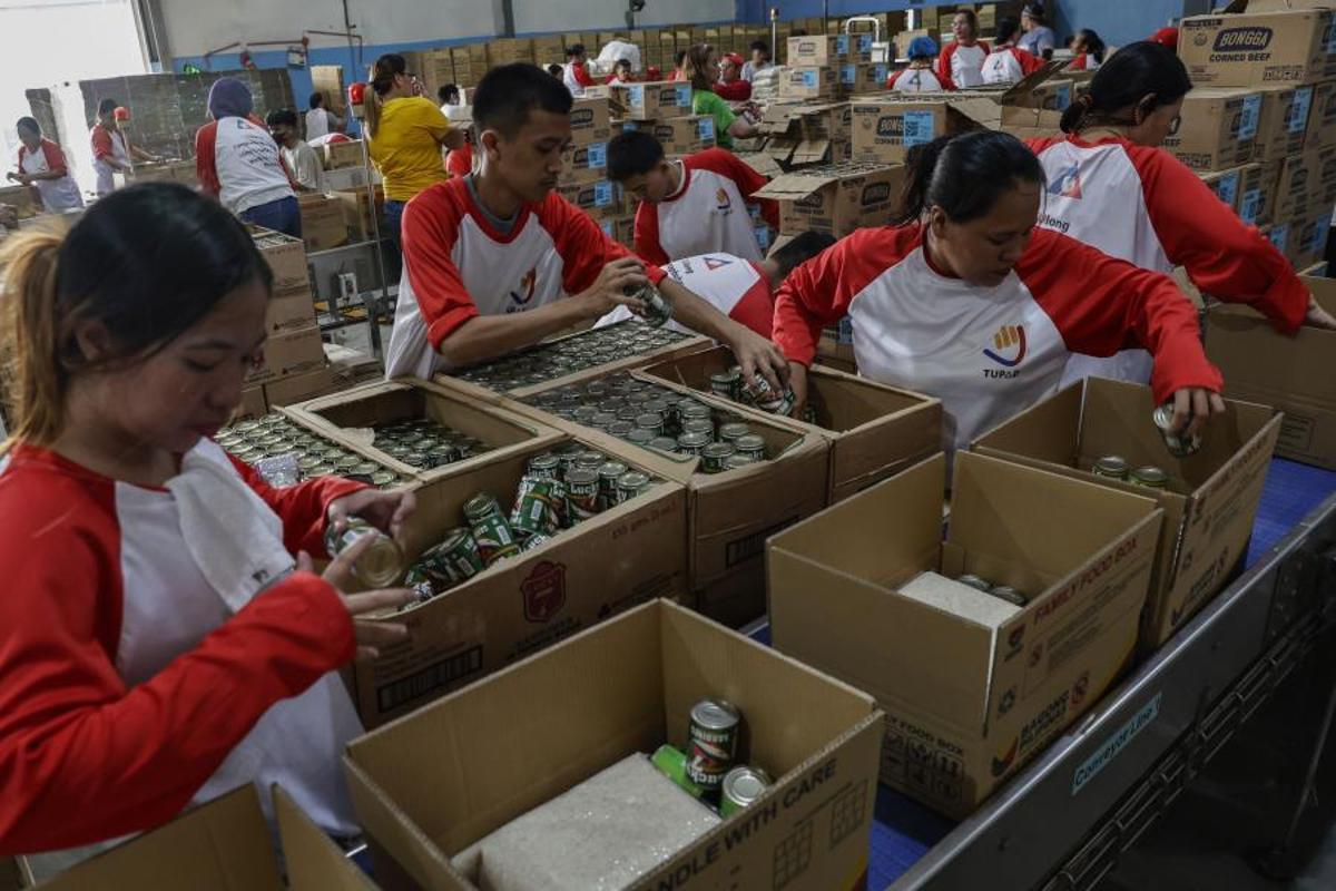 Filipinas evacúa a casi un millón de personas ante la llegada del supertifón Fung-wong.