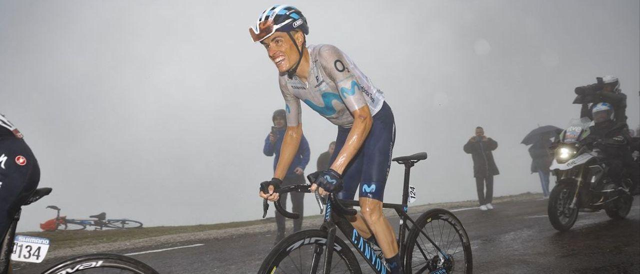 Enric Mas, durante la ascensión de la Vuelta al Pico Jano.