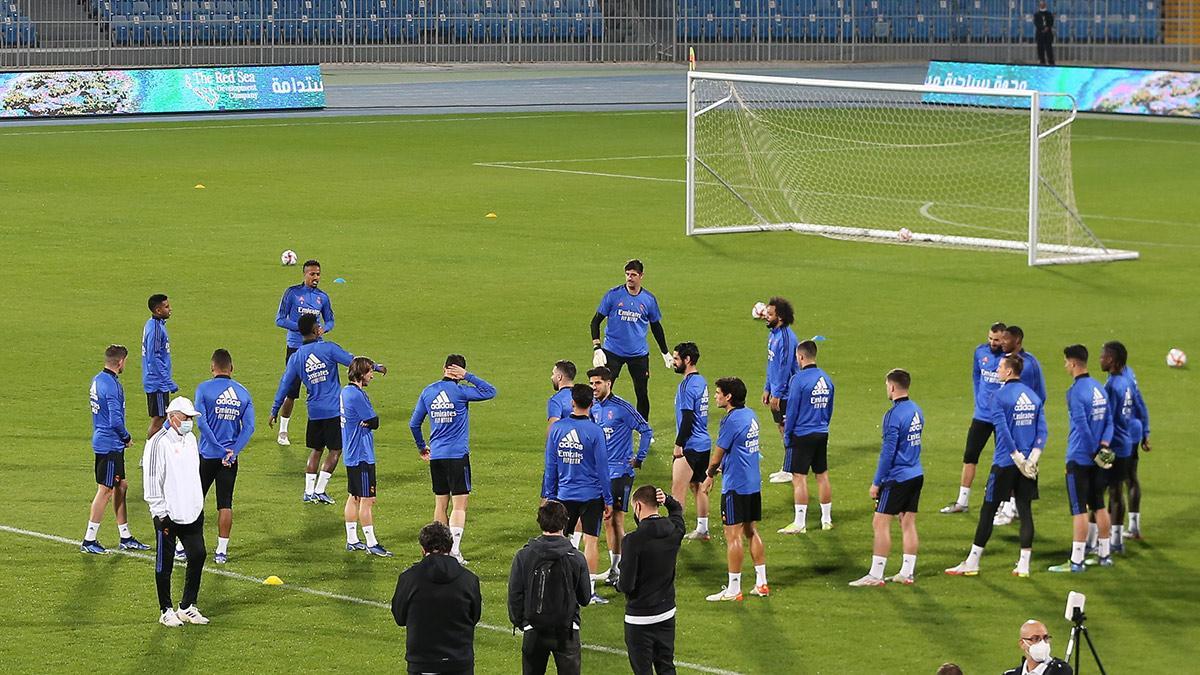 Carvajal y Jovic se ejercitan con el grupo antes del clásico