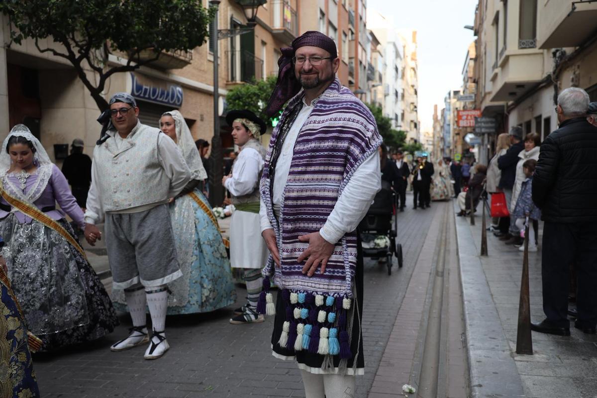 La indumentaria tradicional masculina gana peso en Sagunt