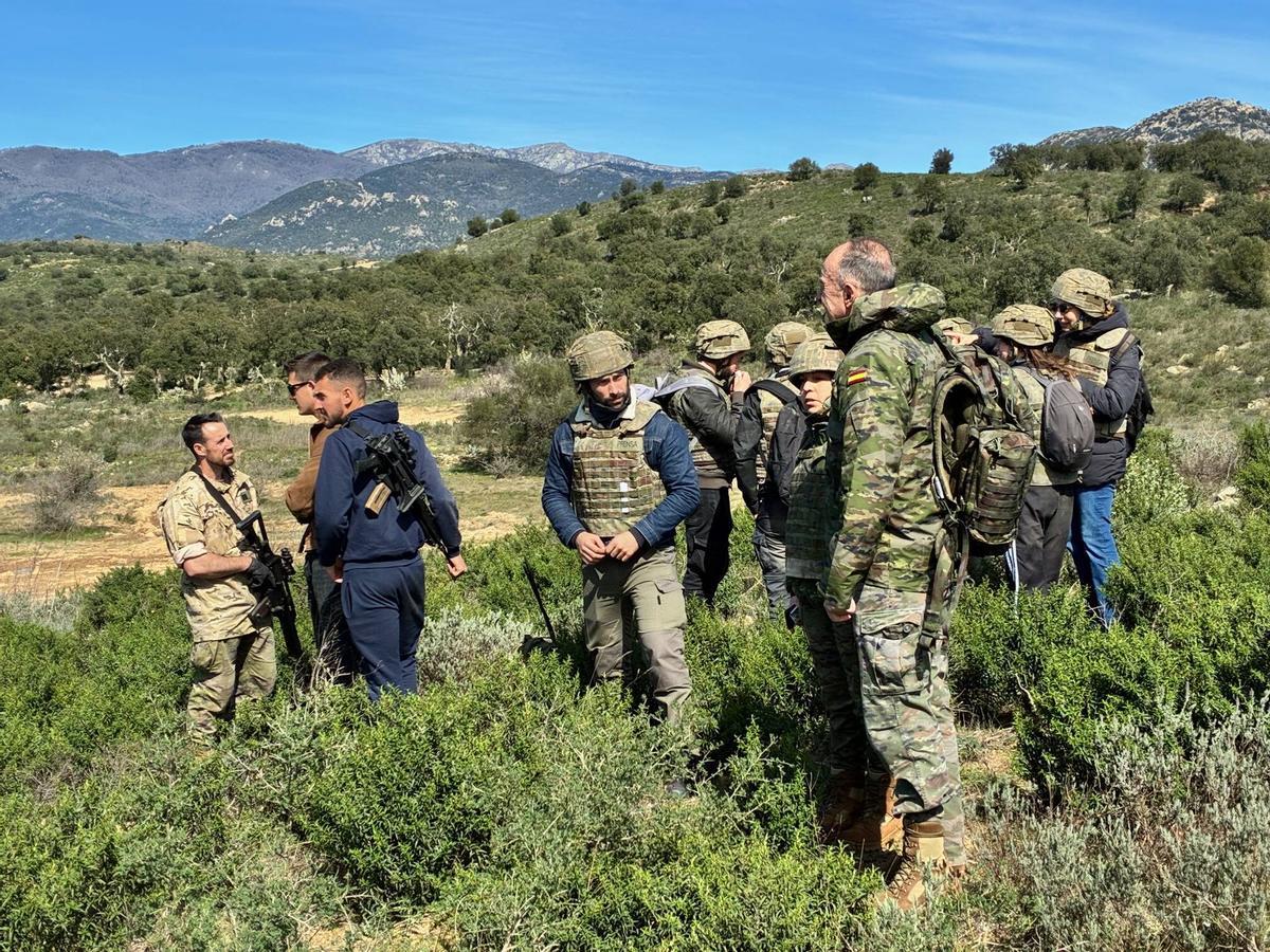 Les imatges del curs per conèixer com actuar en zones de conflicte a la base de Sant Climent