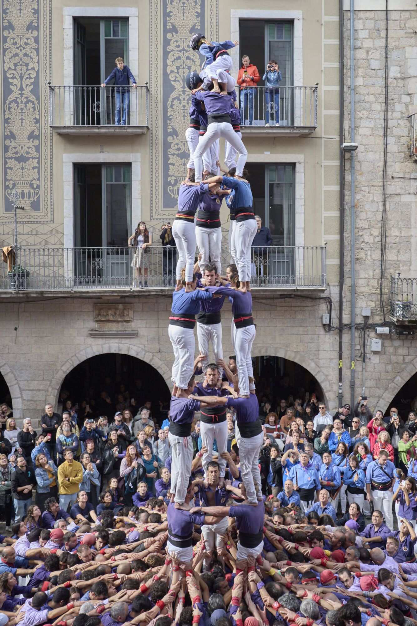 Diada Cartelera amb Els Marrecs de Salt, Capgrossos i Minyons de Terrassa a la plaça del Vi.