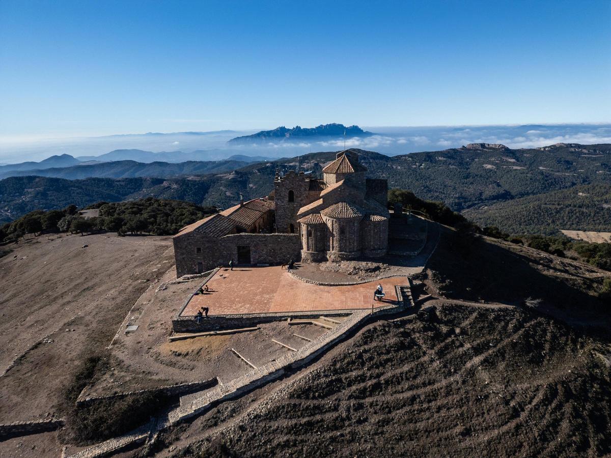 El paisaje de la famosa montaña de La Mola, que tiene un cierre anunciado