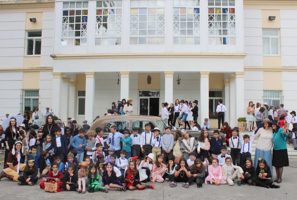 Alumnos de sexto de Primaria y de Infantil han dedicado todo un curso a inventariar sus elementos singulares y a entrevistar a los propietarios de las viviendas de indianos.