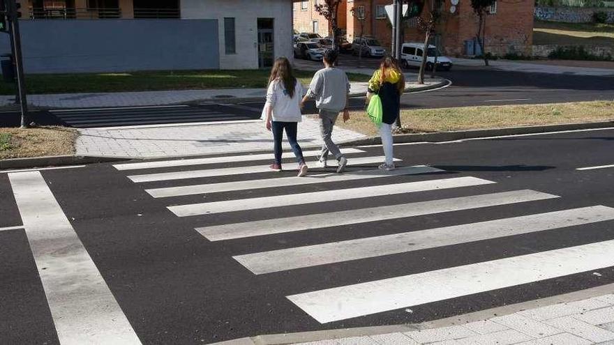 Uno de los pasos de peatones pintados en los últimos días.