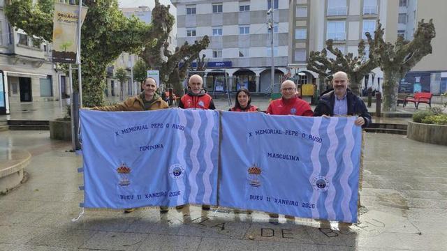 La presentación del X Memorial Pepe O Ruso, con representantes del Club do Mar Bueu y del Concello. | Santos Álvarez
