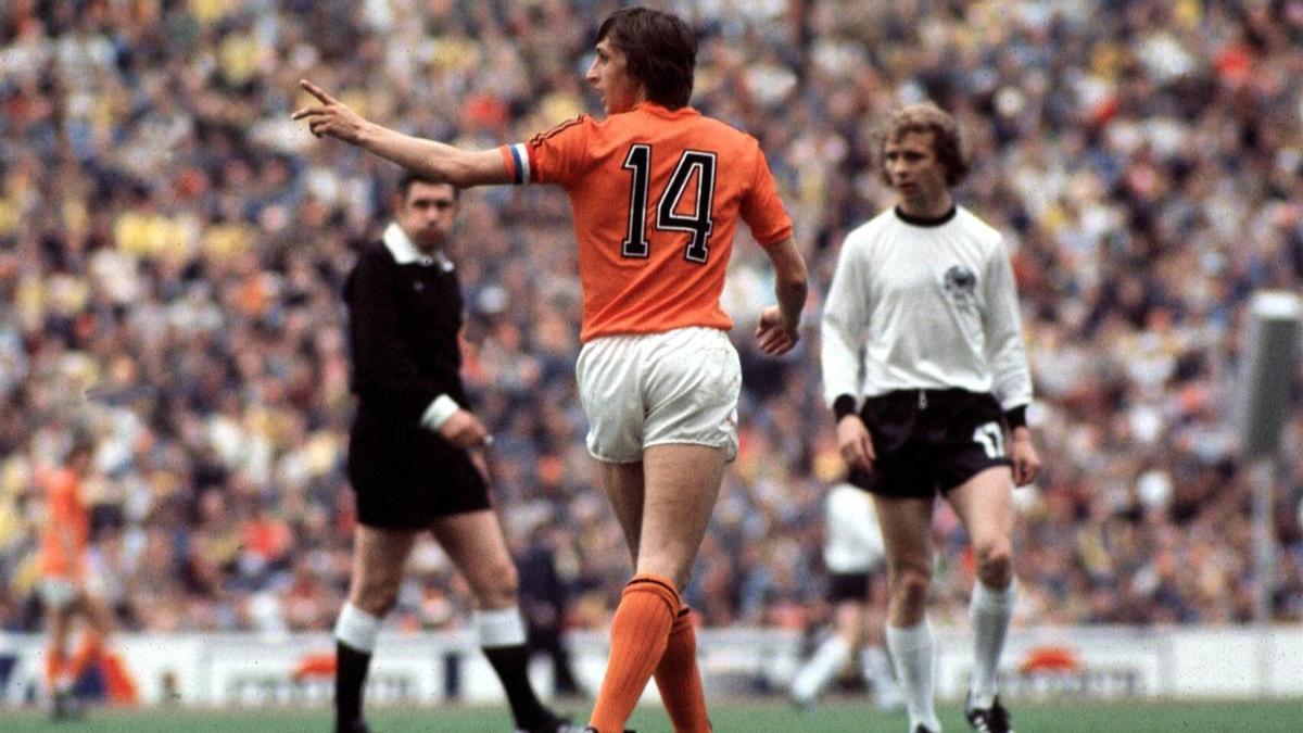 Johan Cruyff, con el '14' de Holanda a la espalda