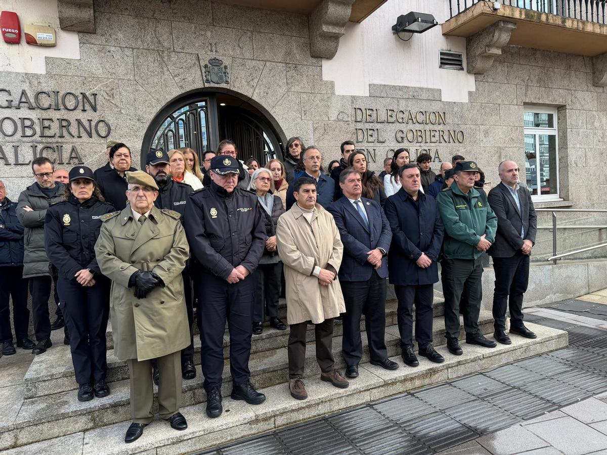 Minuto de silencio ante la Delegación del Gobierno en Galicia