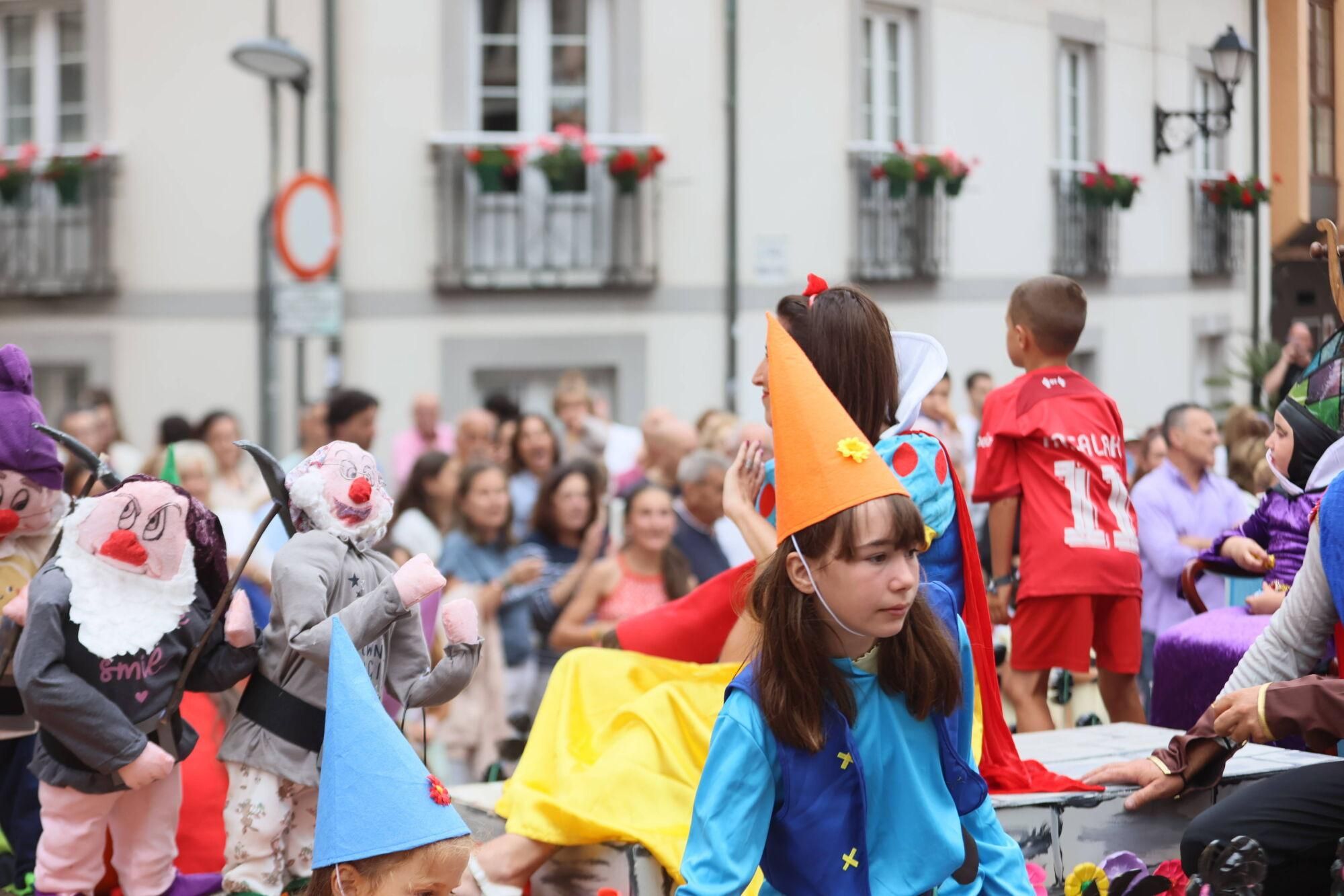 EN IMÁGENES: El desfile de carrozas por las fiestas del Carmen de Luancoi