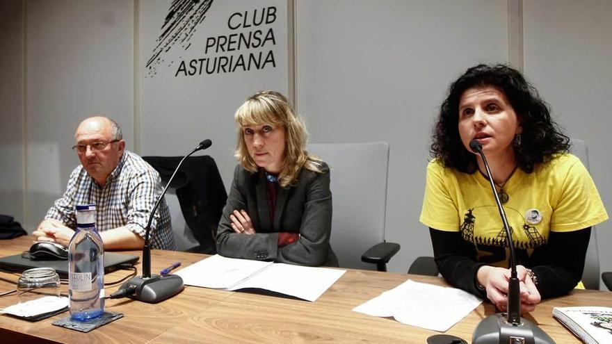 De izquierda a derecha, Mario Diego, Silvia Salamanca y Marta Rodil, ayer en el Club Prensa Asturiana de LA NUEVA ESPAÑA.