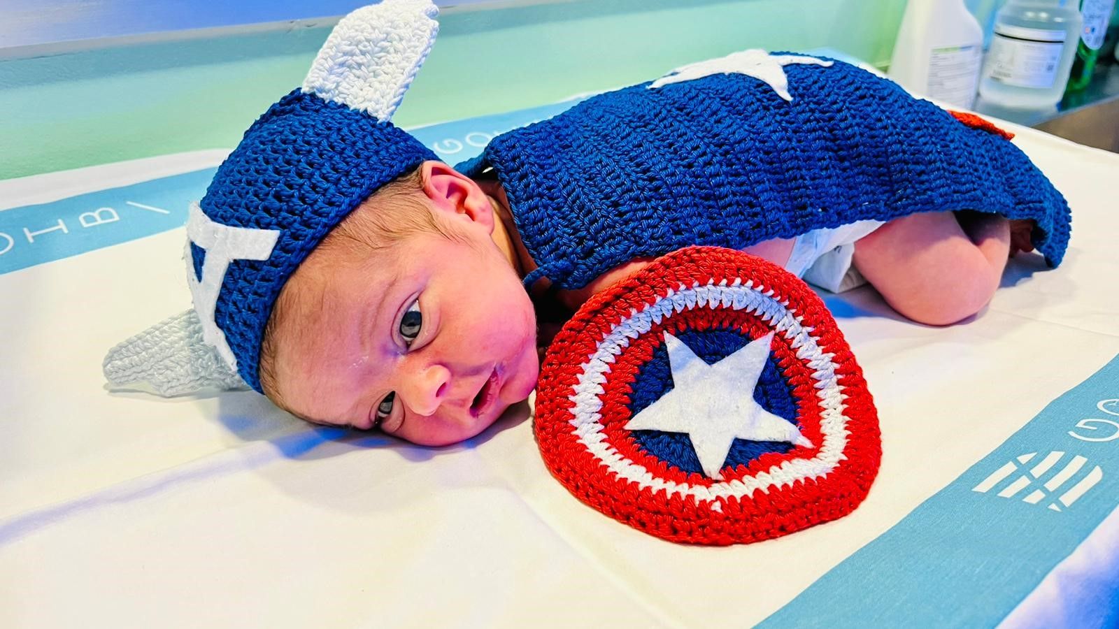 La Unidad de Neonatología de Son Llàtzer celebra carnaval con un disfraz para cada bebé ingresado