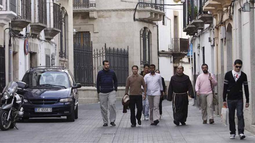 Los hosteleros de la calle Pizarro de Cáceres propone al ayuntamiento cerrar calles al tráfico de noche como La Madrila