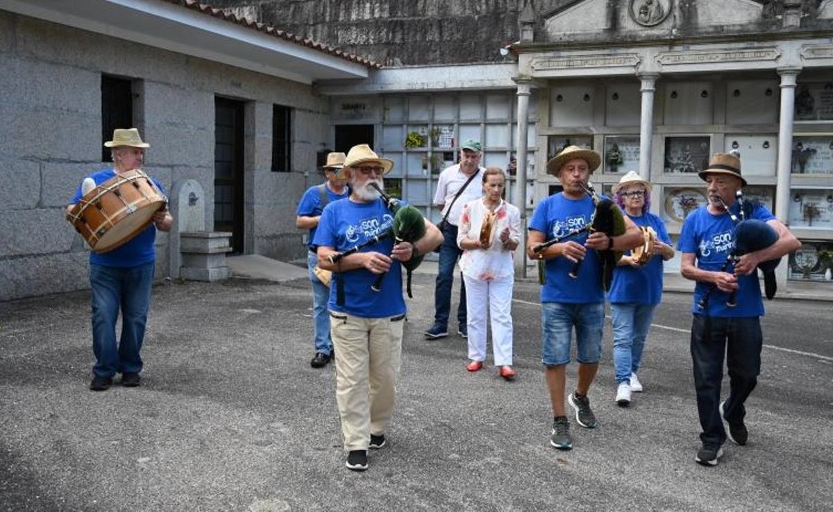 Os de Marín, en el cementerio de Santo Tomé