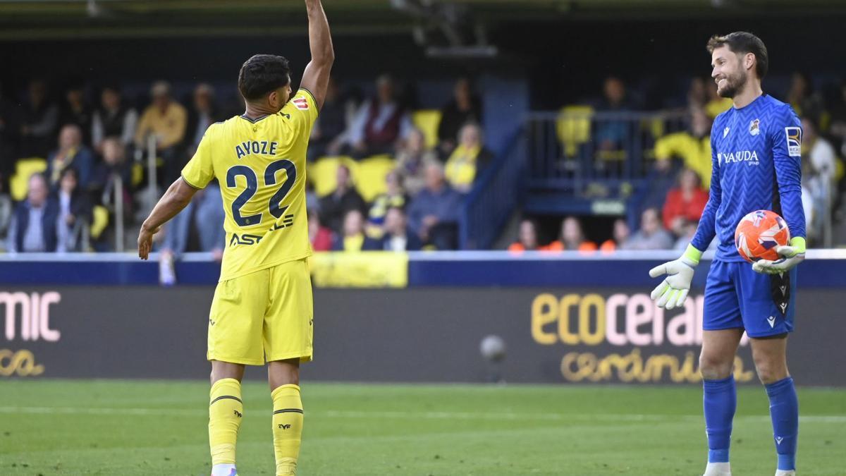 Ayoze y Remiro, discutiendo tras el gol anulado.