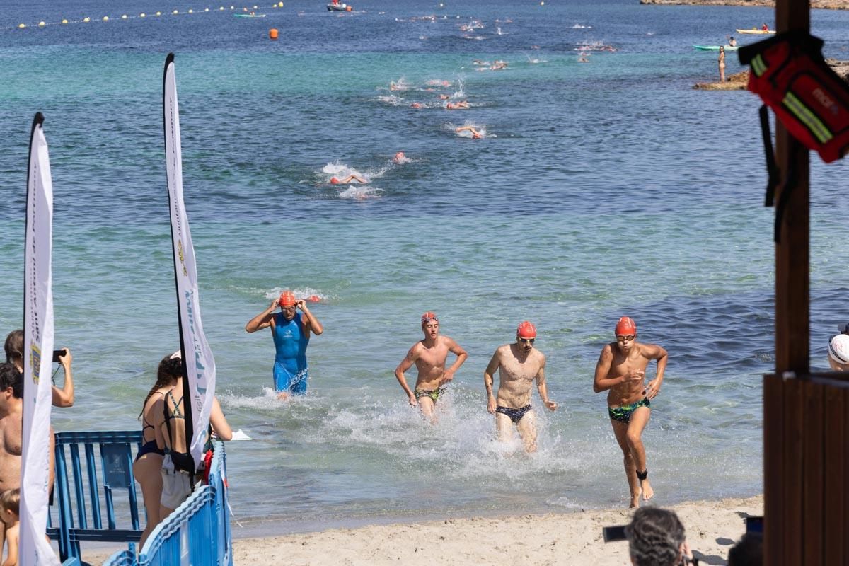 Las imágenes de la travesía a nado del Canal de Sant Antoni