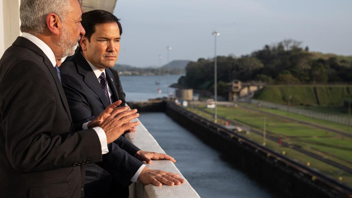 El secretario de Estado de Estados Unidos, Marco Rubio (d) y el administrador, Ricaurte Vásquez reunidos en Ciudad de Panamá (Panamá).