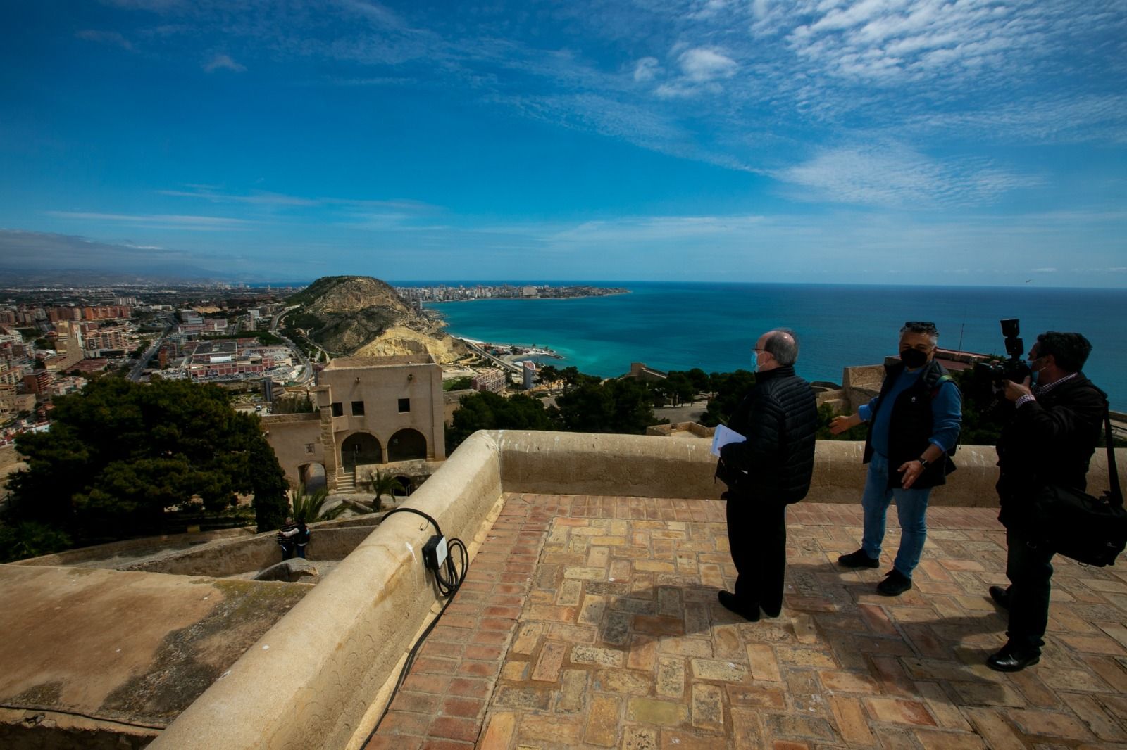 Preparativos en el Castillo de Santa Bárbara para la llegada de la Santa Faz