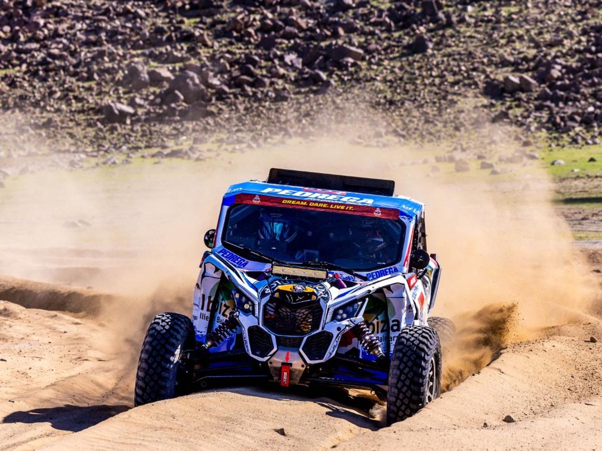 Toni Vingut y Gerard Farrés atraviesan las dunas del desierto de Arabia