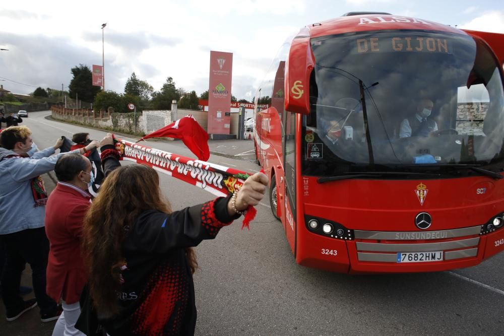 La salida del Sporting de Mareo para disputar el derbi