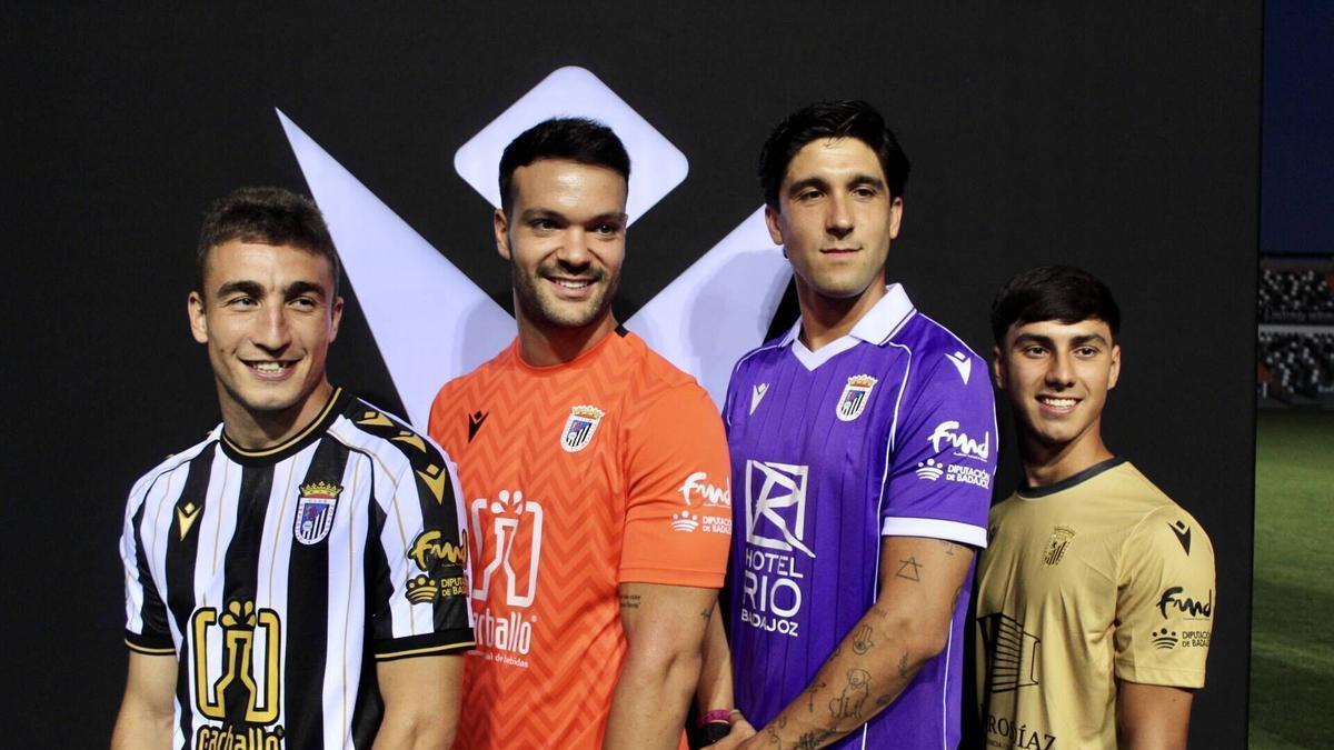 El CD Badajoz presenta su nueva equipación para su vuelta a Segunda Federación