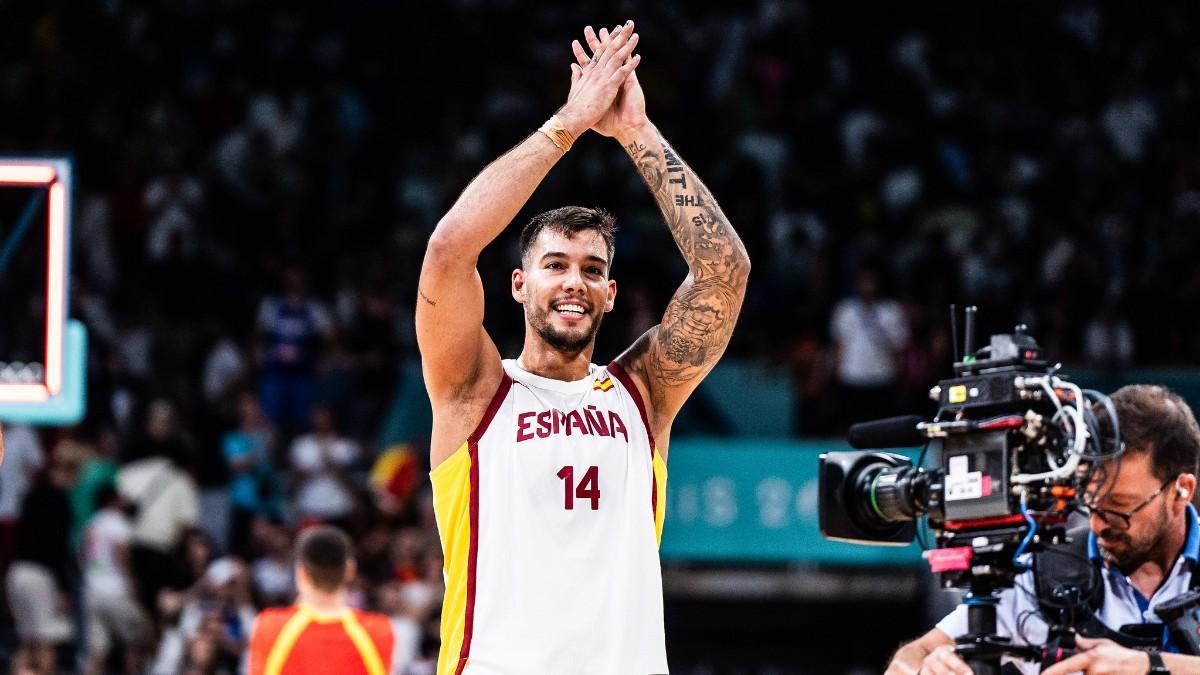 Willy Hernangómez, in a match with Spain