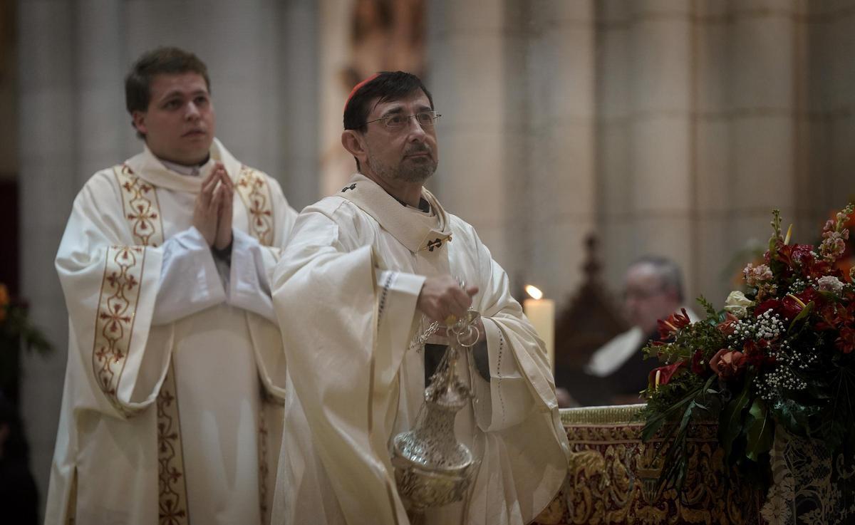Misa por el papa Francisco en la catedral de la Almudena | FOTOS