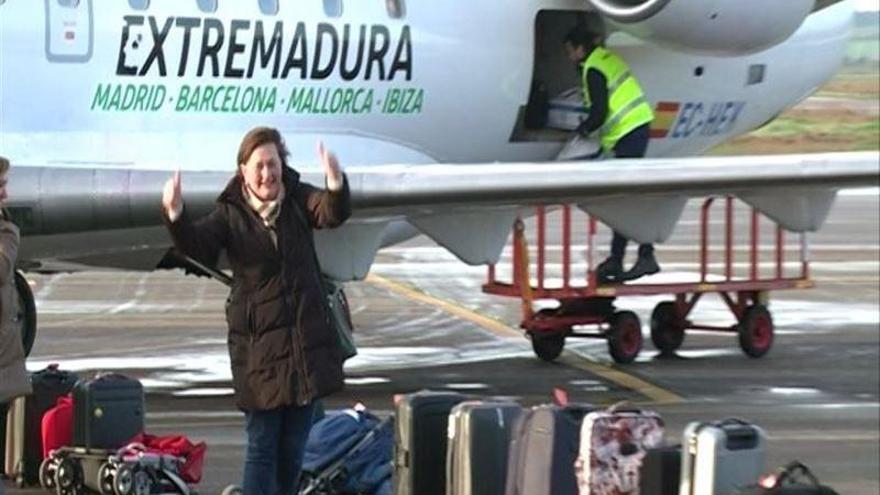 Llegan al aeuropuerto de Badajoz 44 pasajeros procedentes de Barcelona tras seis meses sin vuelos