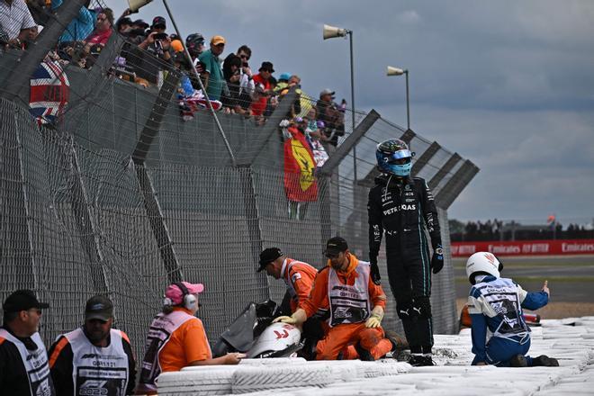 Así fue el terrible accidente de Guanyu Zhou en Silverstone, en imágenes