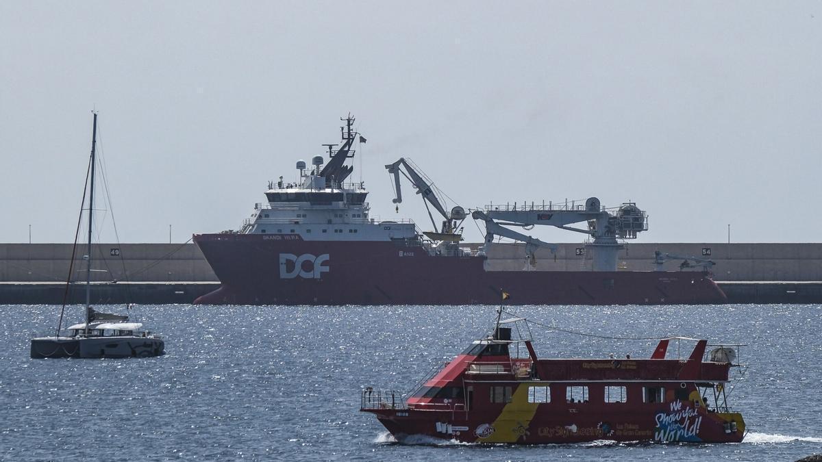 Un gigante noruego llega al Puerto de Las Palmas tras construir puertos flotantes en Vaca Muerta