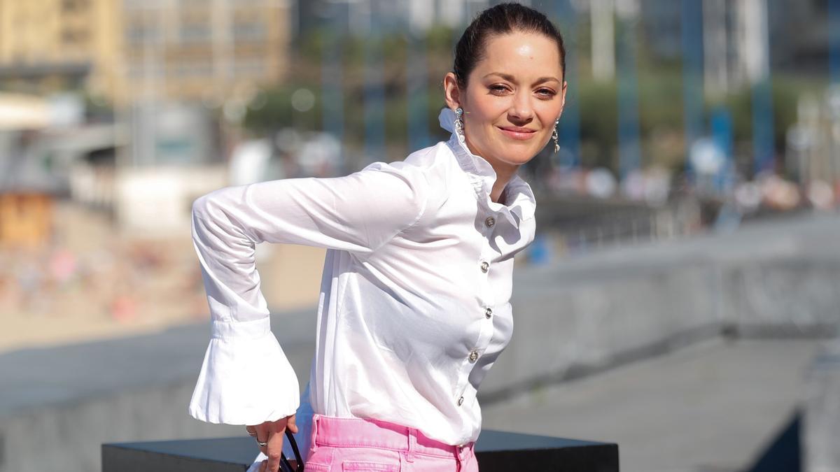 Marion Cotillard llueix glamur i activisme a Sant Sebastià