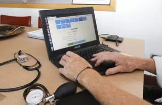 Los pacientes monitorizados por el Sergas a domicilio se duplican este año por el impacto del COVID