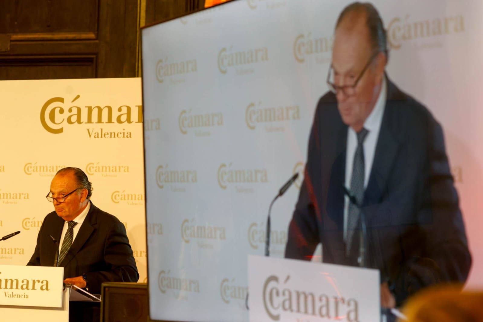 Cámara Valencia homenaje a 26 empresas por su trayectoria centenaria