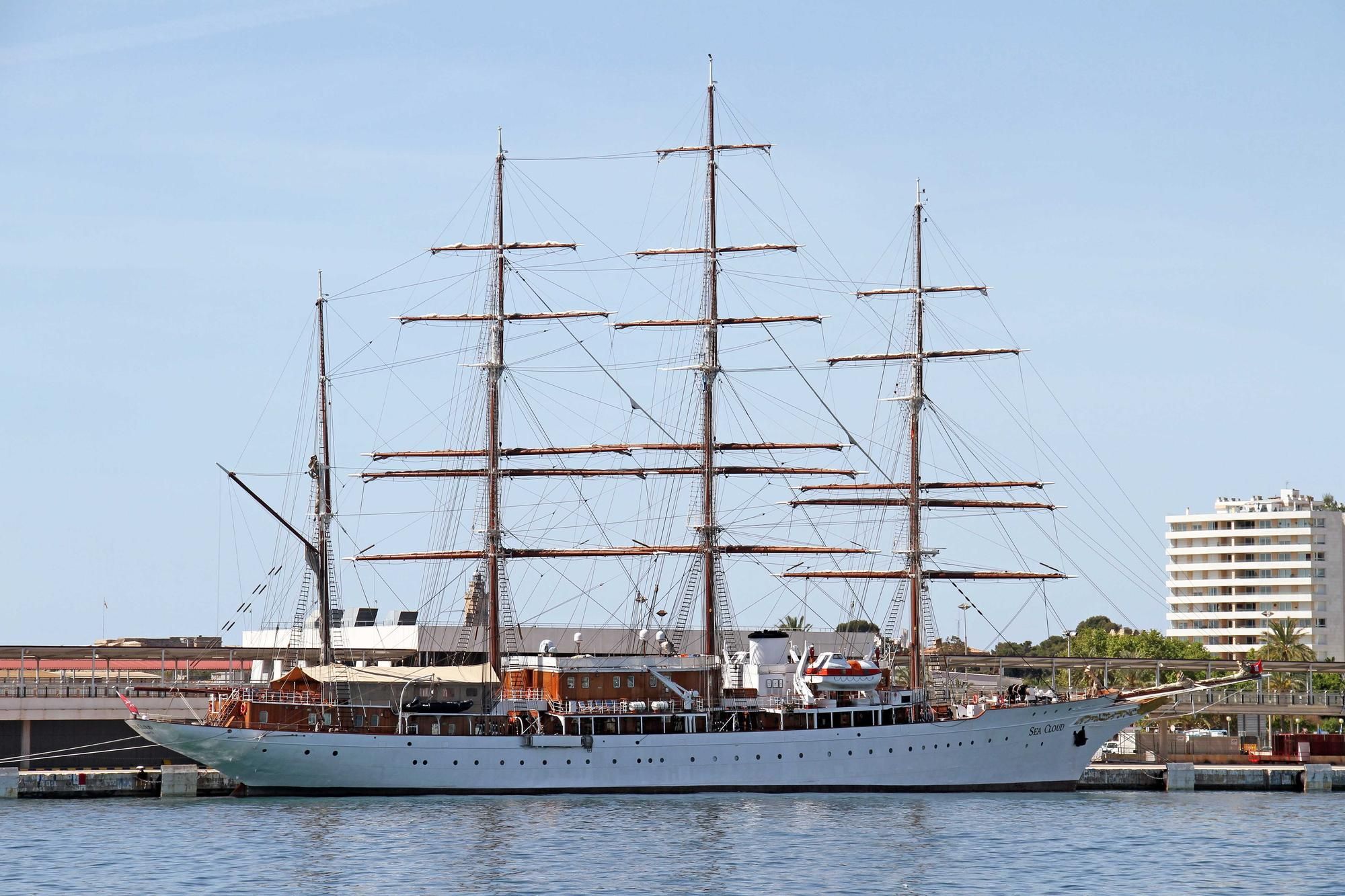 Drei große Segelyachten zu Besuch in Palma de Mallorca