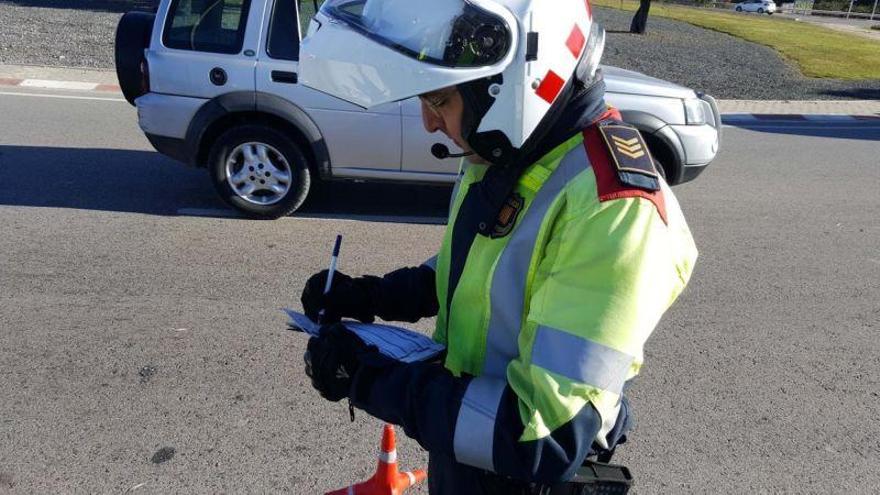 Multado tras ir conduciendo a recoger una multa por conducir sin carnet