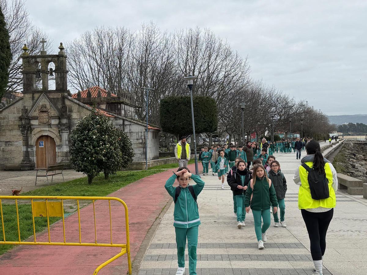 Parte do alumnado e profesorado participante na Andaina Cívica.
