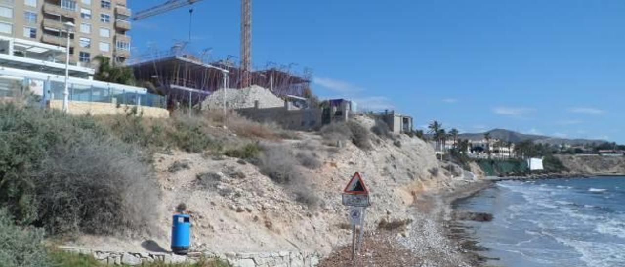 El Consistorio descarta que una obra agrave los desprendimientos en la cala de l&#039;Almadrava