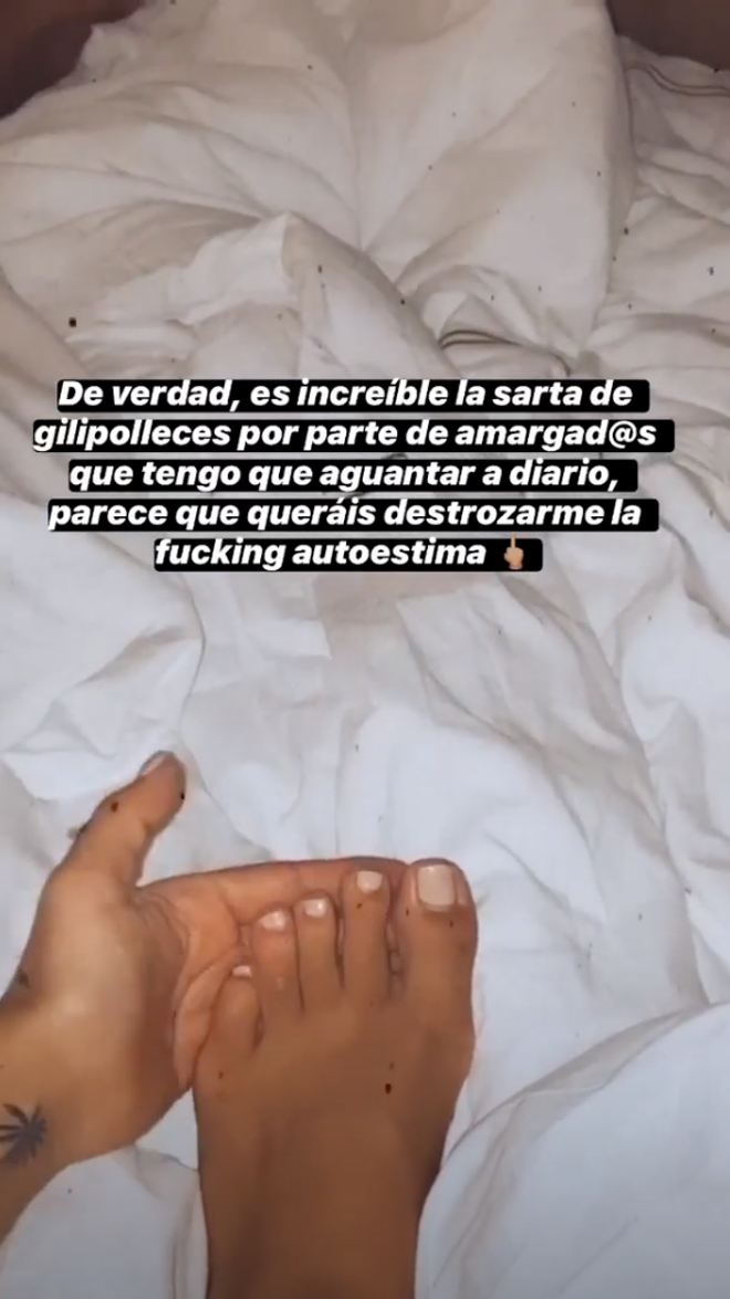 Violeta Mangriñán defiende sus pies en Instagram Stories