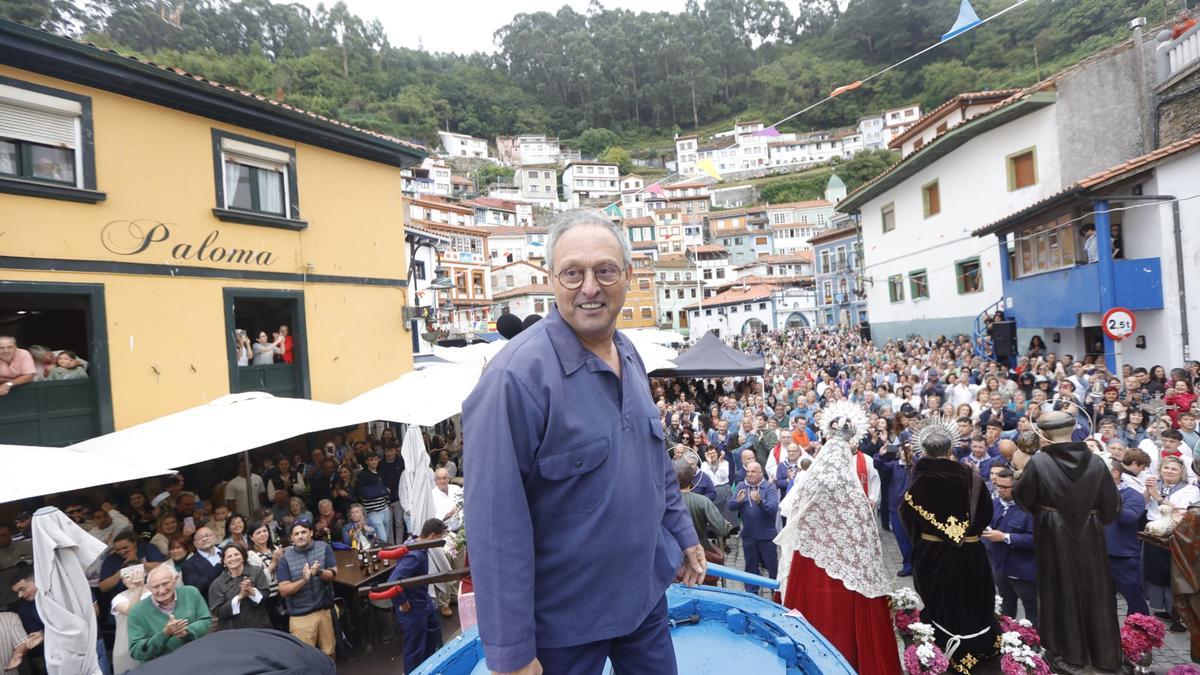 L'Amuravela llena Cudillero de humor con un sermón sobre bodas, realeza, eólicos e incendios y que pidió "un milagro" para el sector pesquero